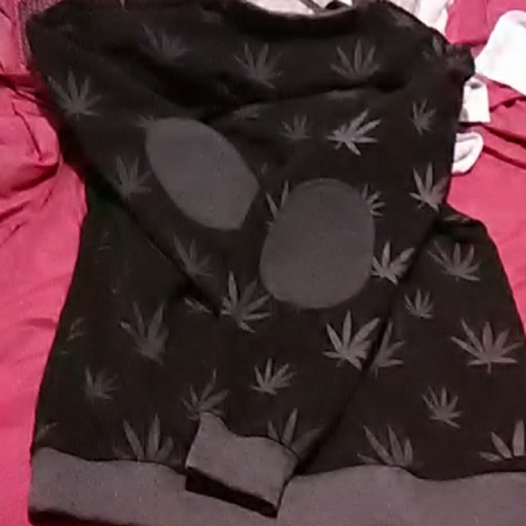 🌿420 Friendly Pot Leaf Sweatshirt 🌿 - Picture 4 of 6